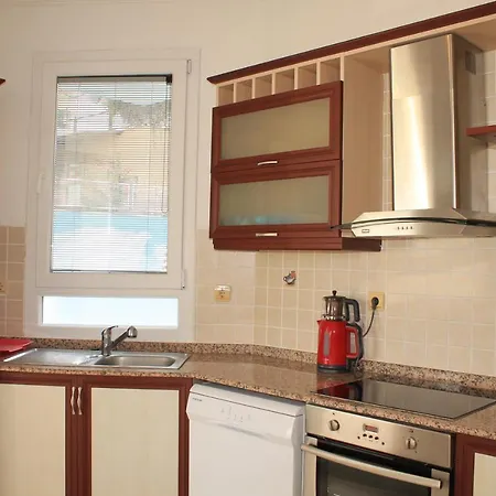 Ladies Beach - Poolside Detached - 4 Floor - 5 Bedroom - Sea View *