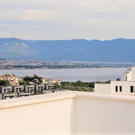 Villa Ladies Beach - Poolside Detached - 4 Floor - 5 Bedroom - Sea View *