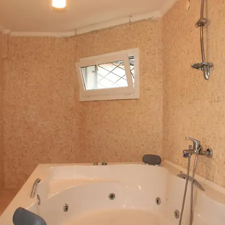 Ladies Beach - Poolside Detached - 4 Floor - 5 Bedroom - Sea View فيلة