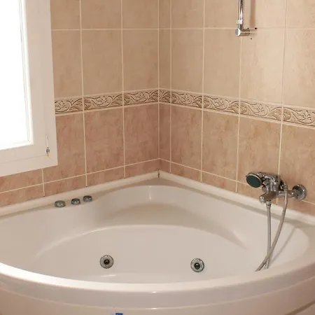 Ladies Beach - Poolside Detached - 4 Floor - 5 Bedroom - Sea View فيلة