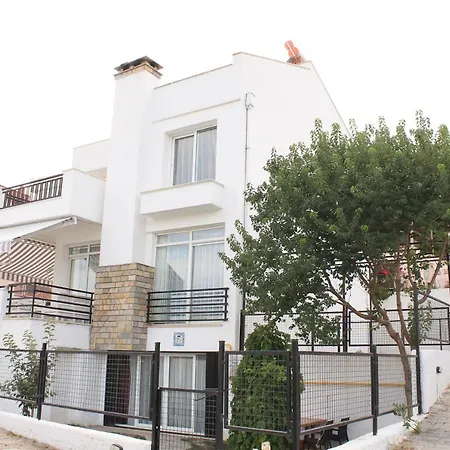 فيلة Ladies Beach - Poolside Detached - 4 Floor - 5 Bedroom - Sea View كوشاداسيه